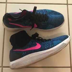 Nike Women’s Flyknit Lunar Epic (9.5)